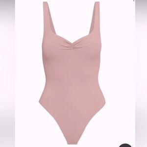 Aritzia contour sweetheart bodysuit